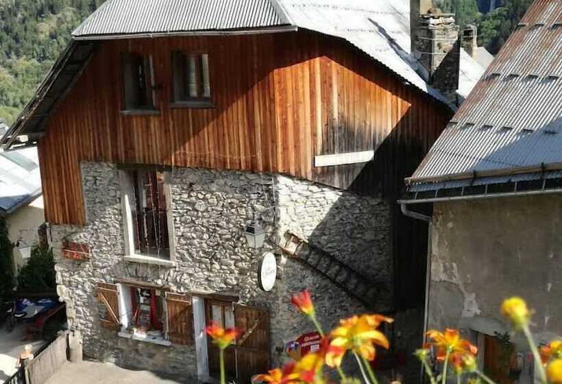 هتل Hôtel Les Cimes