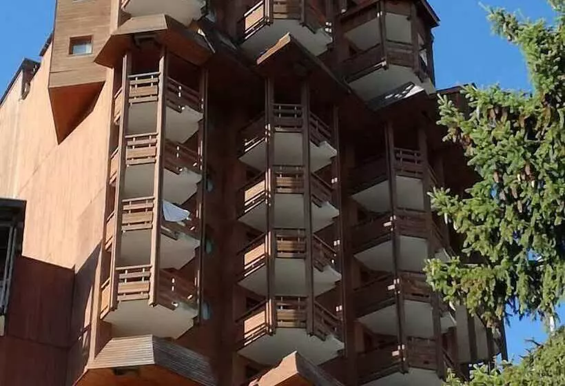 Hotelli Hôtel Les Cimes