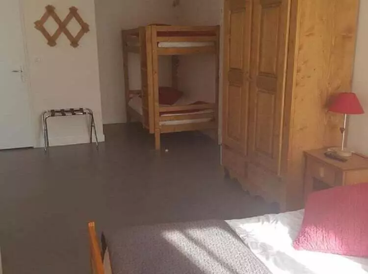 Hotelli Hôtel Les Cimes