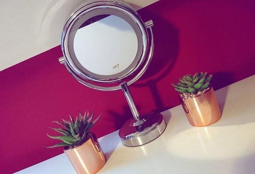 호텔 John Wayne Lodge