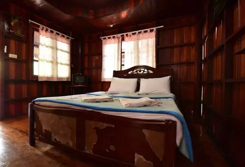 Hotelli Petch Jed Sao Noi Resort
