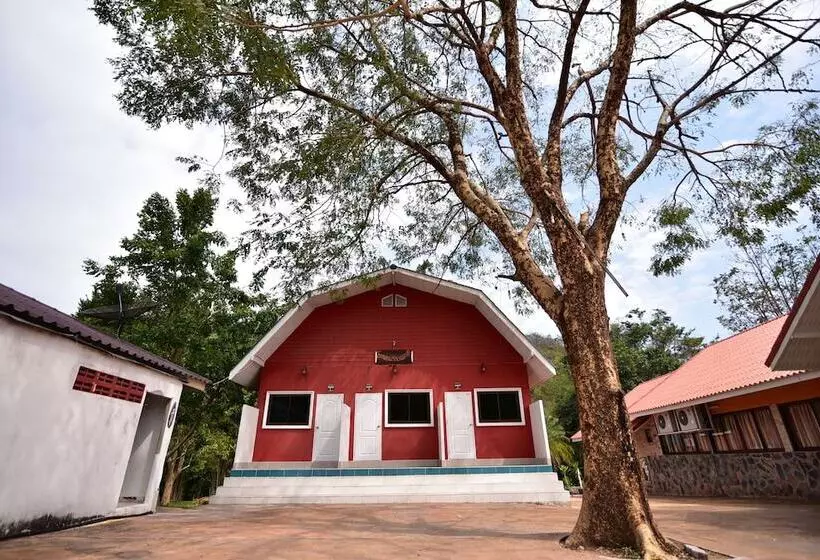 Hotelli Petch Jed Sao Noi Resort