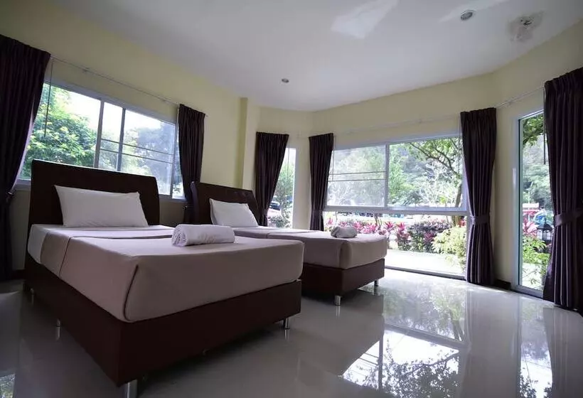 Hotelli Petch Jed Sao Noi Resort