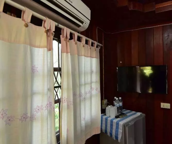 Hotelli Petch Jed Sao Noi Resort