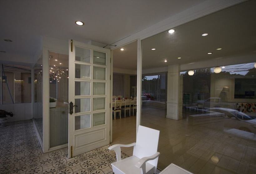 בית מלון כפרי White Day