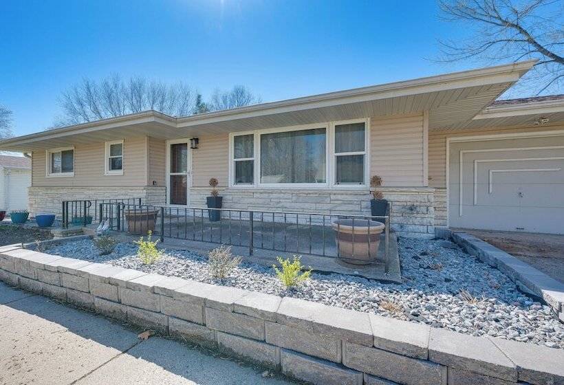 Newly Remodeled Home In Storm Lake W/ Private Yard