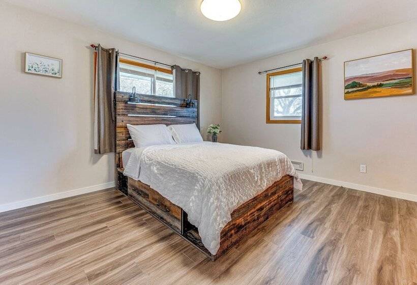 Newly Remodeled Home In Storm Lake W/ Private Yard