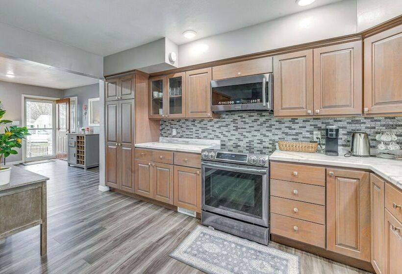 Newly Remodeled Home In Storm Lake W/ Private Yard