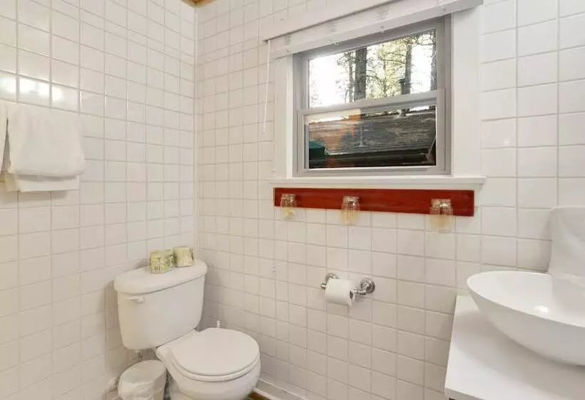 Old School Log Cabin #2340