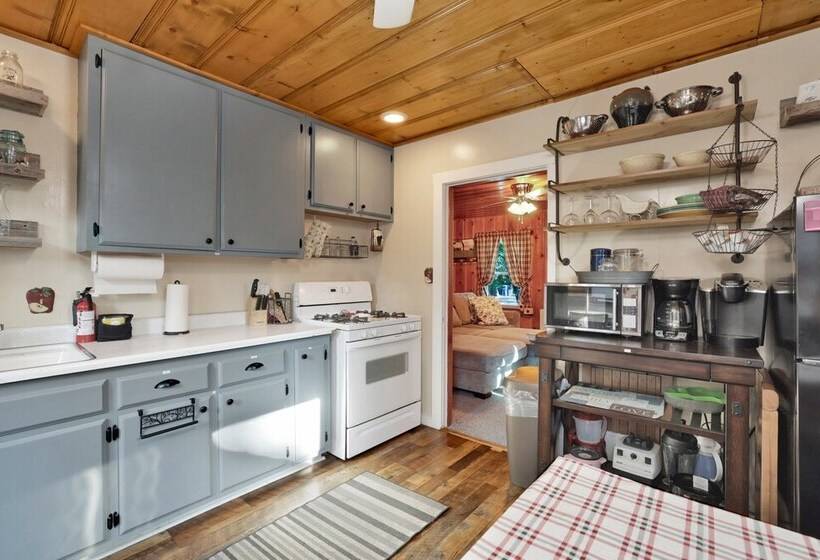 Old School Log Cabin #2340