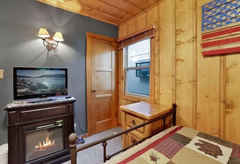 Old School Log Cabin #2340