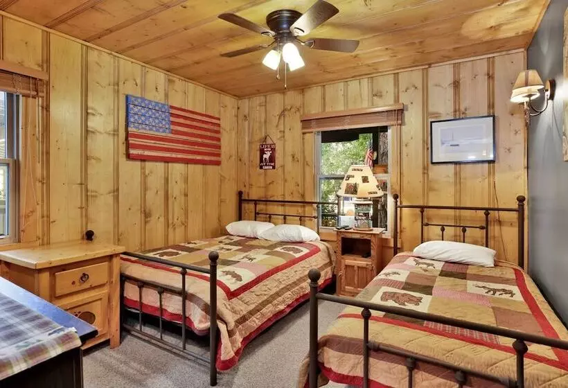 Old School Log Cabin #2340