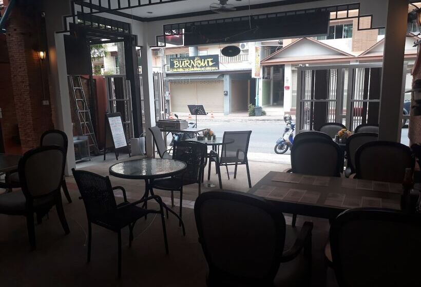 پانسیون Encore Beachside