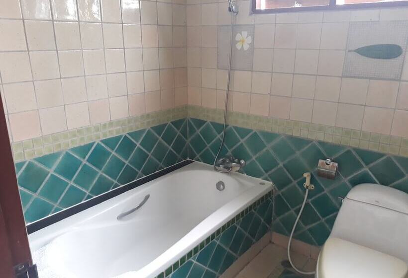 پانسیون Encore Beachside