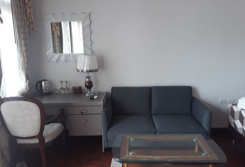 پانسیون Encore Beachside