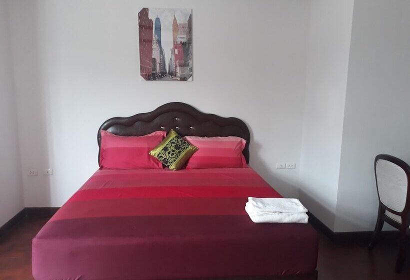 پانسیون Encore Beachside