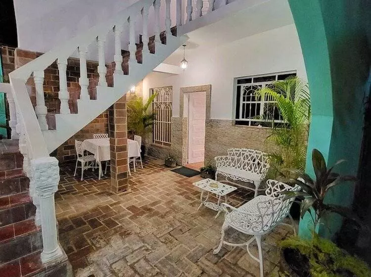 ペンション Hostal Green House