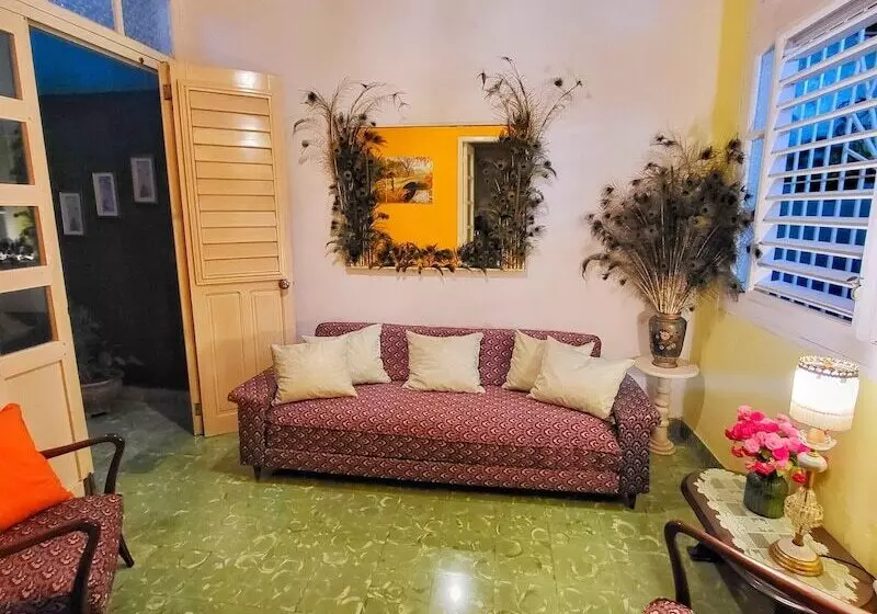 ペンション Hostal Green House
