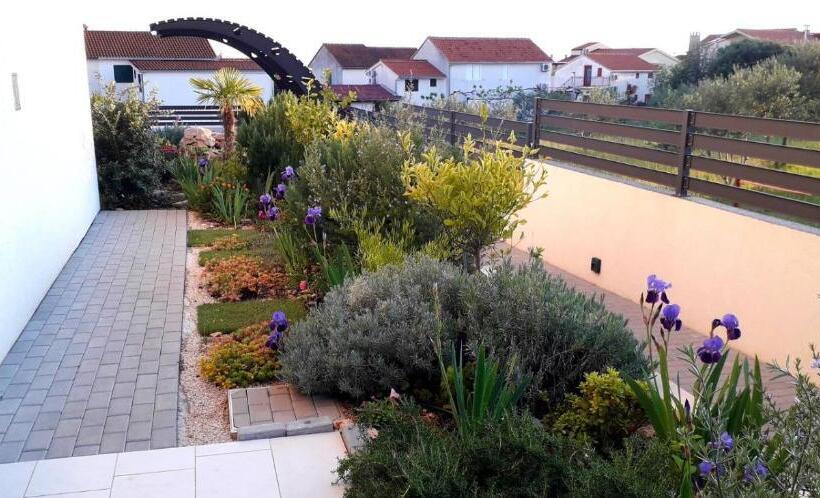 פנסיון Villa Jane Inn