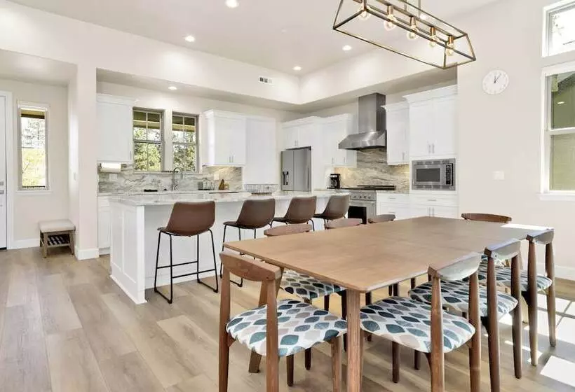 The Pines Retreat #2336