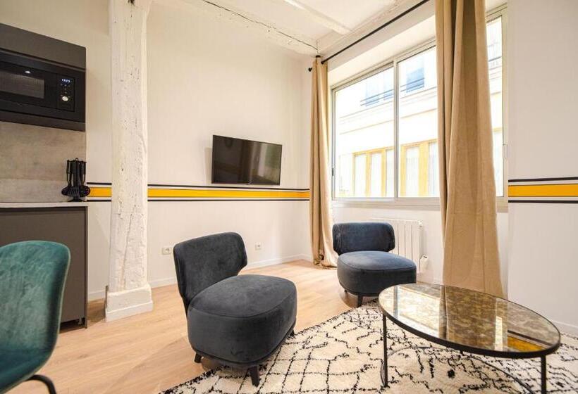 تختخواب و صبحانه Kaza Bella   Haut Marais Modern Flat With Small Pool