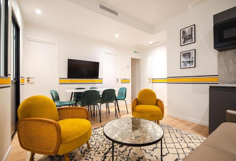 تختخواب و صبحانه Kaza Bella   Haut Marais Modern Flat With Small Pool