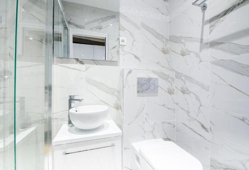 تختخواب و صبحانه Kaza Bella   Haut Marais Modern Flat With Small Pool