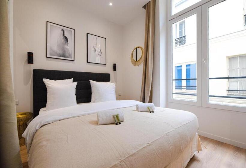 تختخواب و صبحانه Kaza Bella   Haut Marais Modern Flat With Small Pool