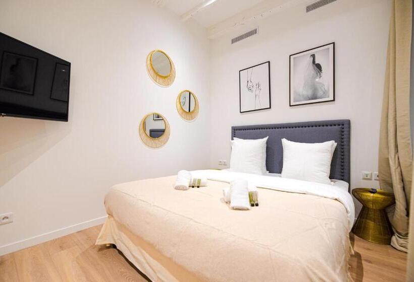 تختخواب و صبحانه Kaza Bella   Haut Marais Modern Flat With Small Pool