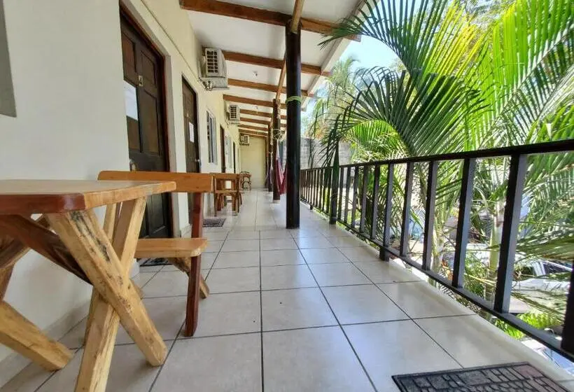پانسیون Equiped Cozy Room For Rent!