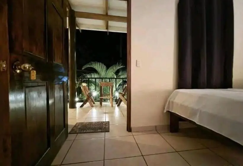 پانسیون Equiped Cozy Room For Rent!