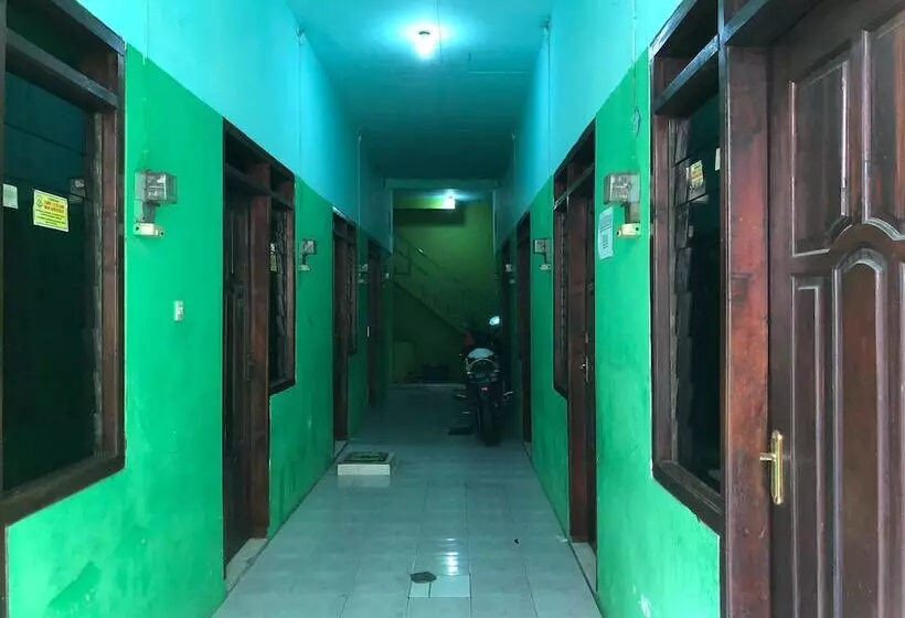 ホテル Spot On 94028 Homestay Pak To Syariah