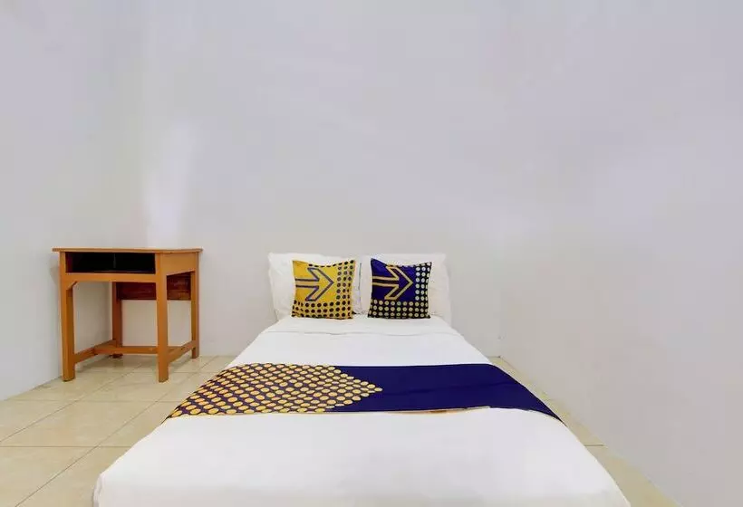 ホテル Spot On 93988 Guest House Wijaya Syariah Near Alun Alun Kota Purwokerto