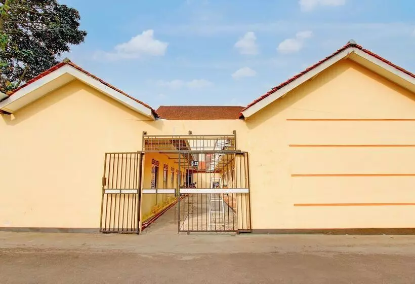 ホテル Spot On 93988 Guest House Wijaya Syariah Near Alun Alun Kota Purwokerto