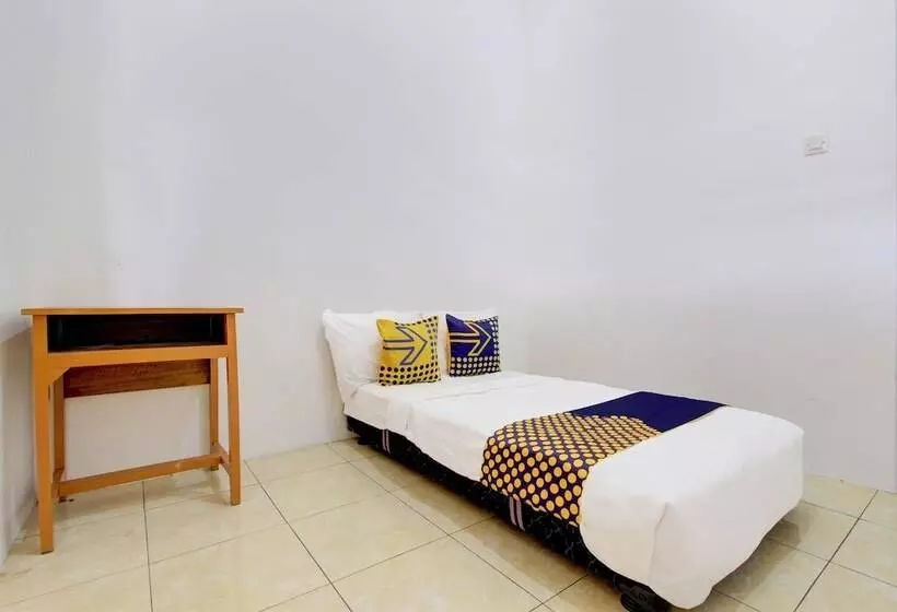 ホテル Spot On 93988 Guest House Wijaya Syariah Near Alun Alun Kota Purwokerto
