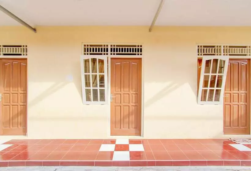 ホテル Spot On 93988 Guest House Wijaya Syariah Near Alun Alun Kota Purwokerto