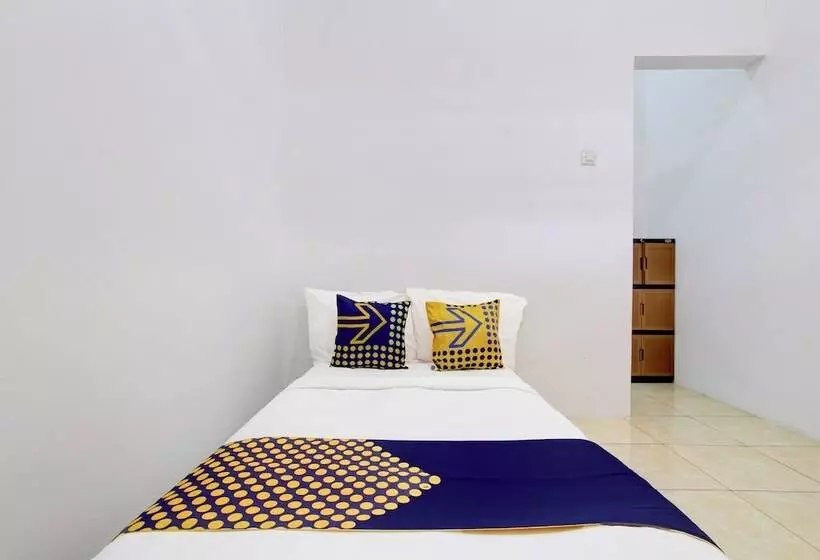 ホテル Spot On 93988 Guest House Wijaya Syariah Near Alun Alun Kota Purwokerto