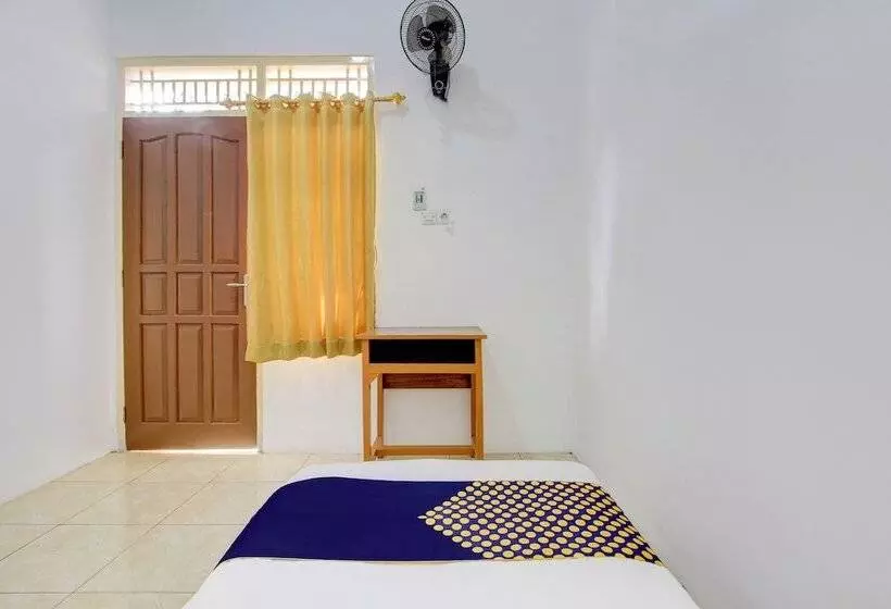 ホテル Spot On 93988 Guest House Wijaya Syariah Near Alun Alun Kota Purwokerto