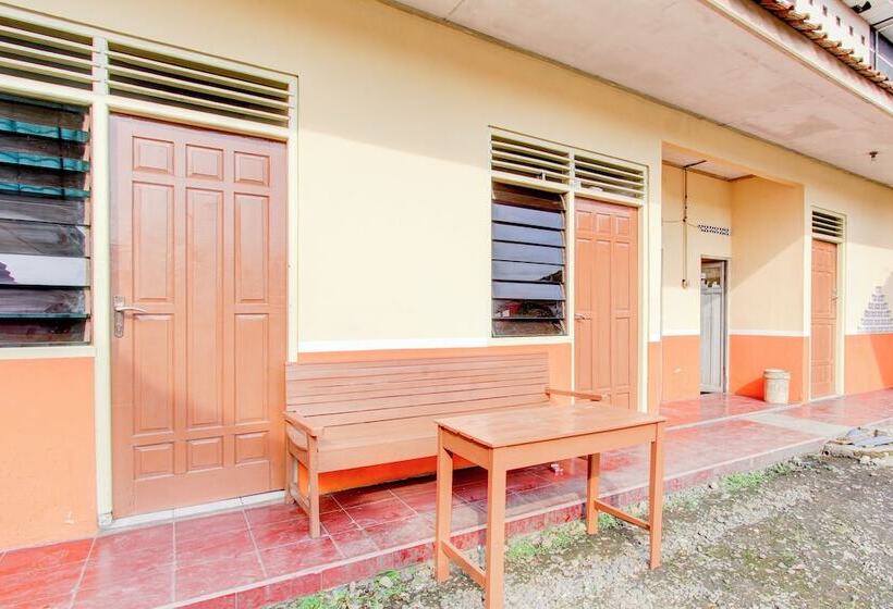 בית מלון כפרי Spot On 93988 Guest House Wijaya Syariah Near Alun Alun Kota Purwokerto