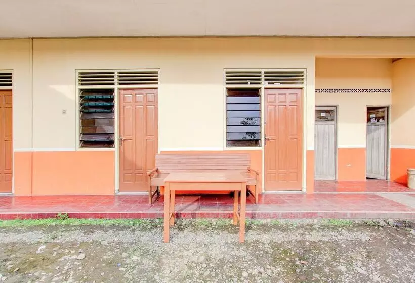 ホテル Spot On 93988 Guest House Wijaya Syariah Near Alun Alun Kota Purwokerto