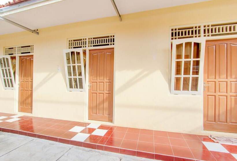 בית מלון כפרי Spot On 93988 Guest House Wijaya Syariah Near Alun Alun Kota Purwokerto