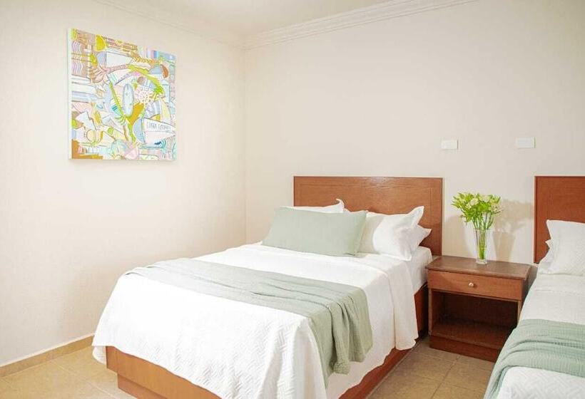 Costa Elegante Hotel & Suites