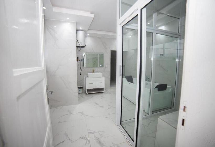 پانسیون Kapreece Luxury Home