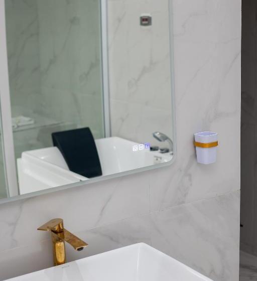 پانسیون Kapreece Luxury Home