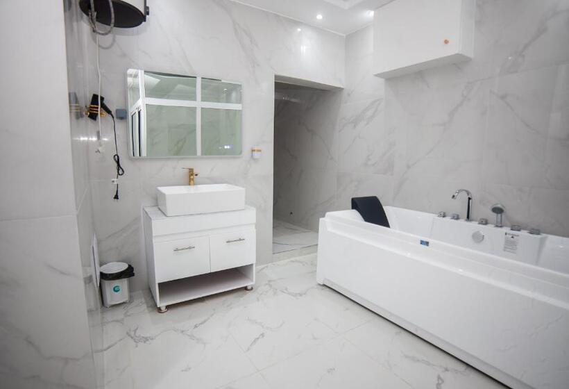 پانسیون Kapreece Luxury Home