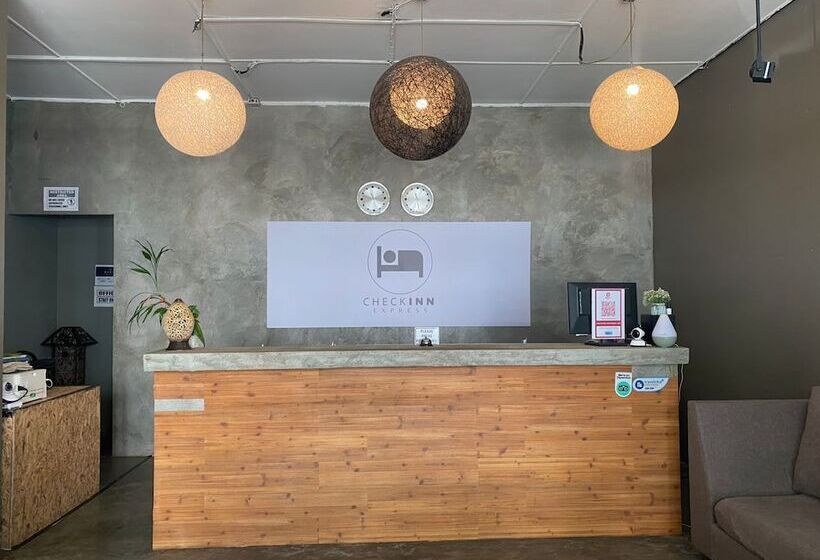 فندق صغير Checkinn Express Kuching