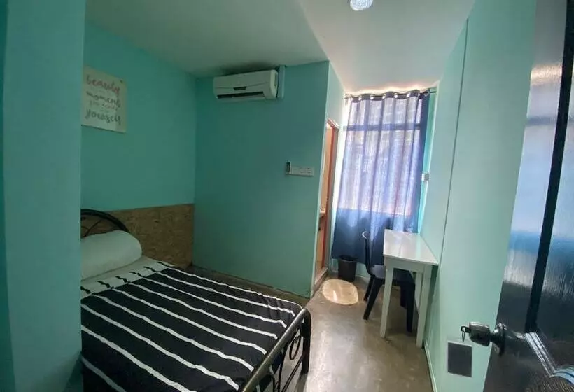 ユースホステル Checkinn Express Kuching