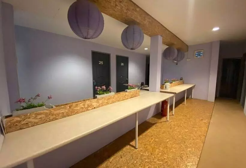 ユースホステル Checkinn Express Kuching