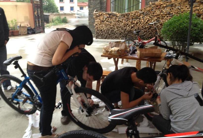 הוסטל Ando Tibetan Inn