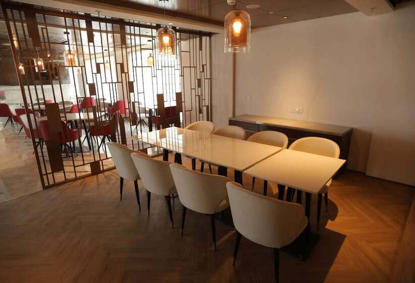 هتل Ramada By Wyndham Gorakhpur Gorakhnath Mandir Road